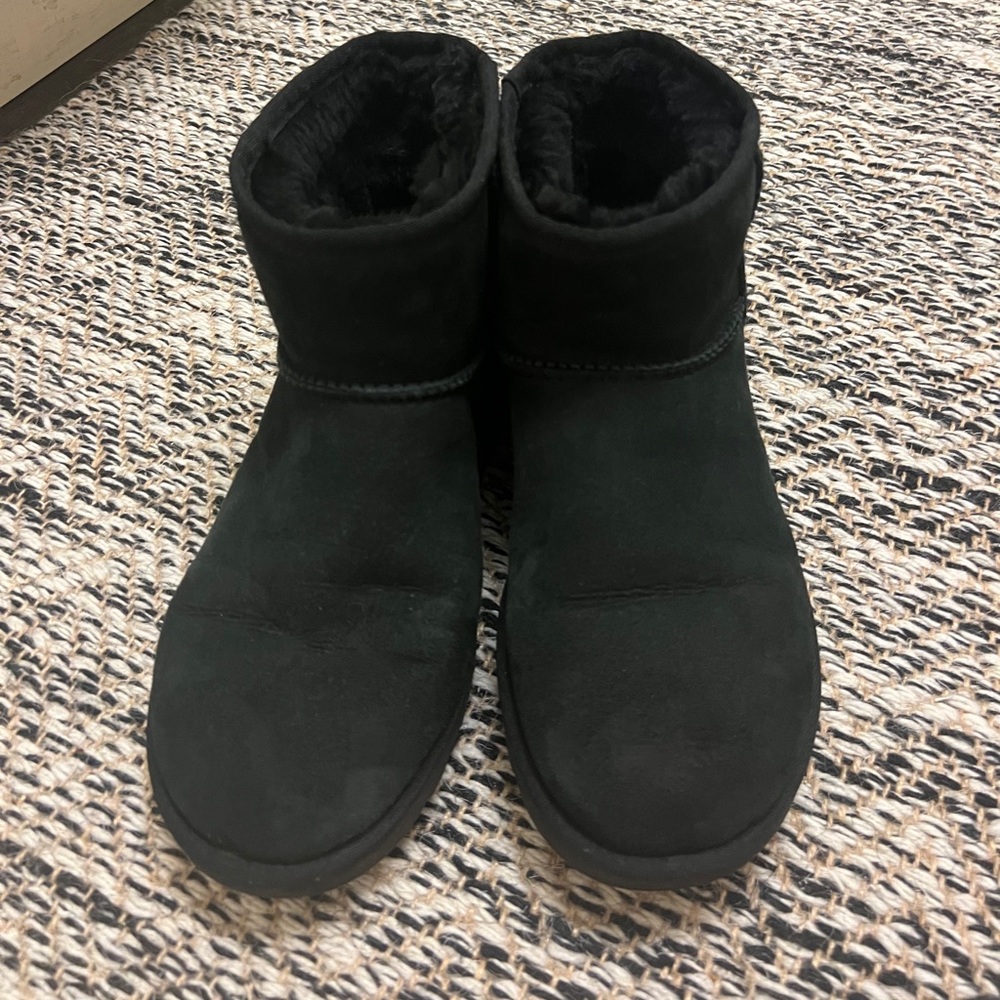 Black Classic Ugg Mini 2